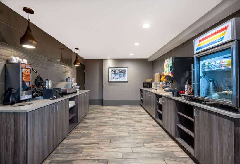 فندق على الطريق La Quinta By Wyndham Anchorage Airport