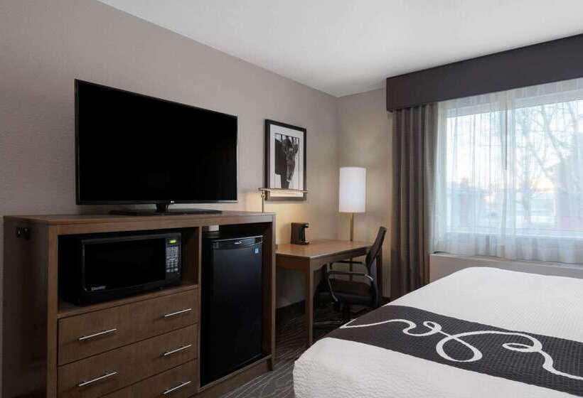 מוטל La Quinta By Wyndham Anchorage Airport