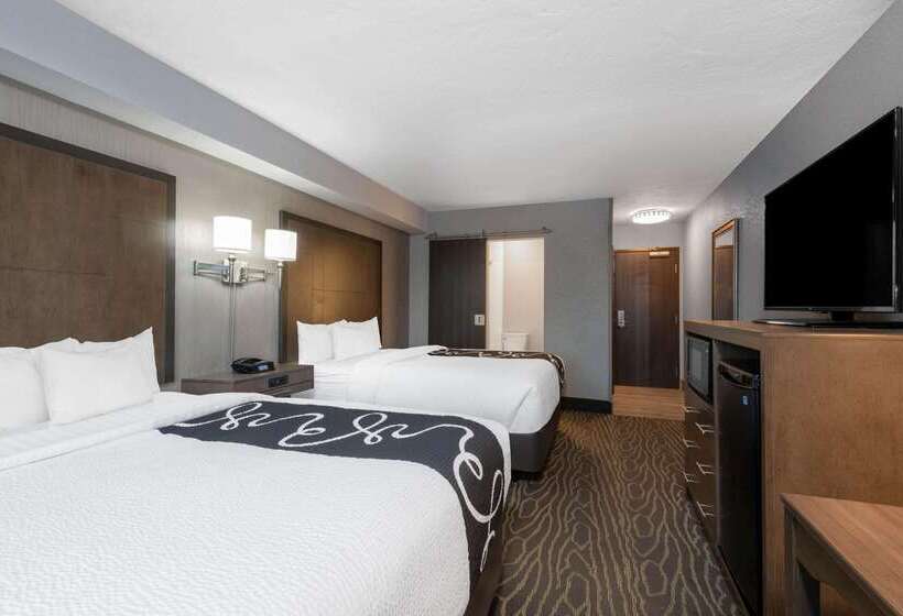מוטל La Quinta By Wyndham Anchorage Airport