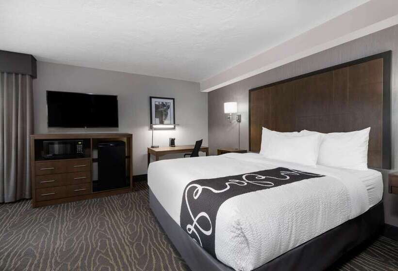 فندق على الطريق La Quinta By Wyndham Anchorage Airport