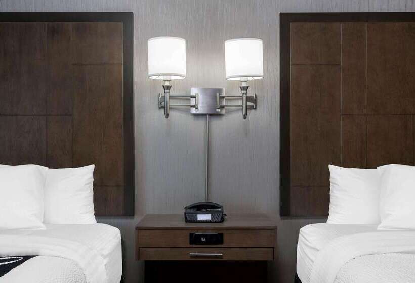 فندق على الطريق La Quinta By Wyndham Anchorage Airport