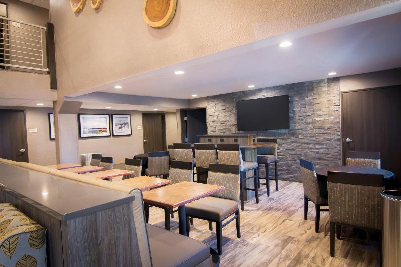 מוטל La Quinta By Wyndham Anchorage Airport