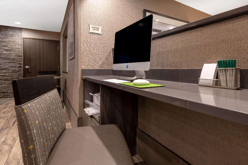 فندق على الطريق La Quinta By Wyndham Anchorage Airport