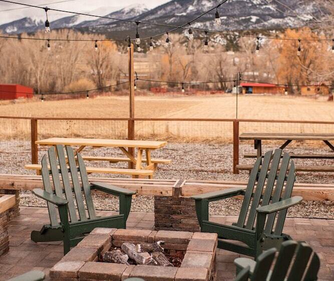 モーテル Loyal Duke Lodge