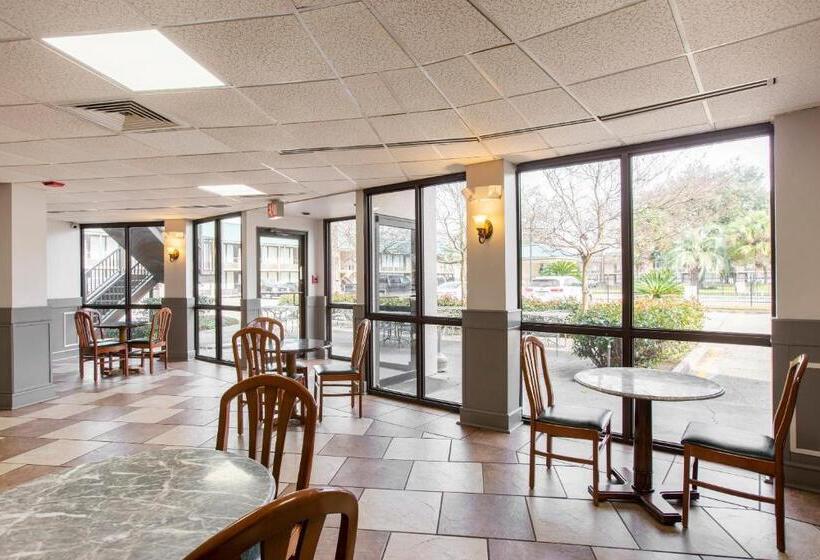 汽车旅馆  OYO Hotel Port Allen LA I-10 West