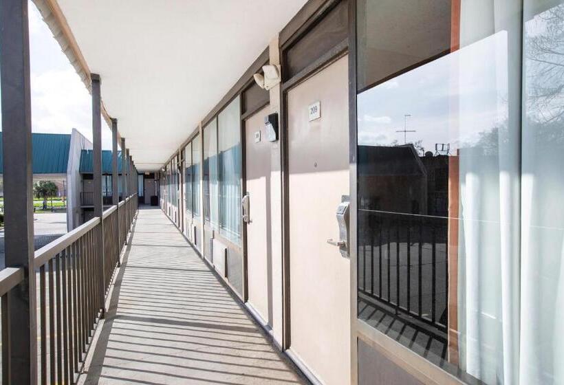 汽车旅馆  OYO Hotel Port Allen LA I-10 West