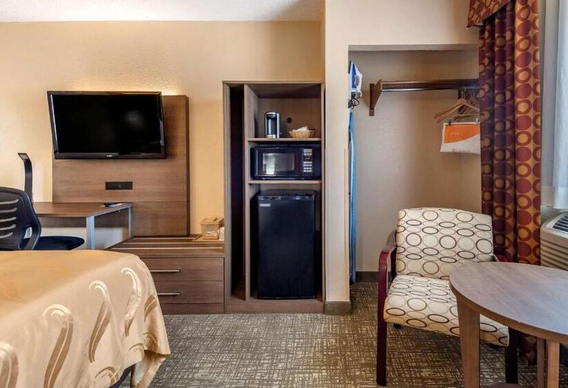 فندق على الطريق Quality Inn