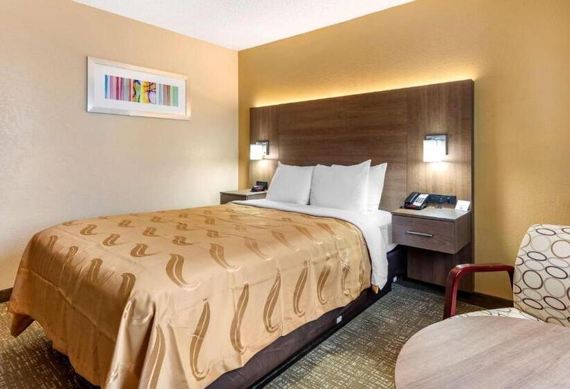 فندق على الطريق Quality Inn