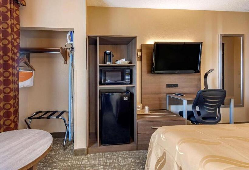 فندق على الطريق Quality Inn