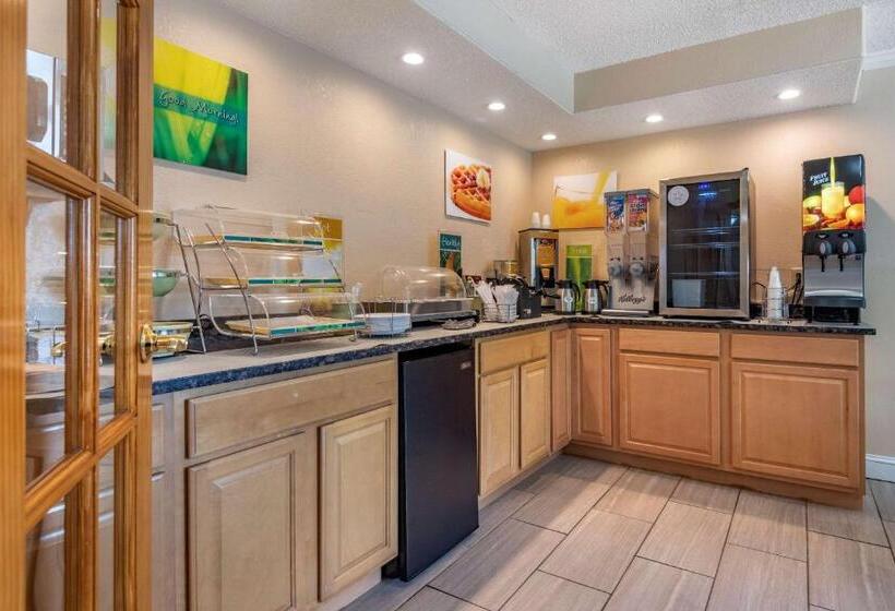 فندق على الطريق Quality Inn