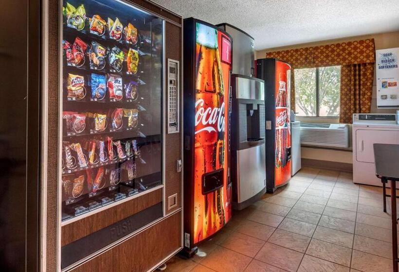 فندق على الطريق Quality Inn