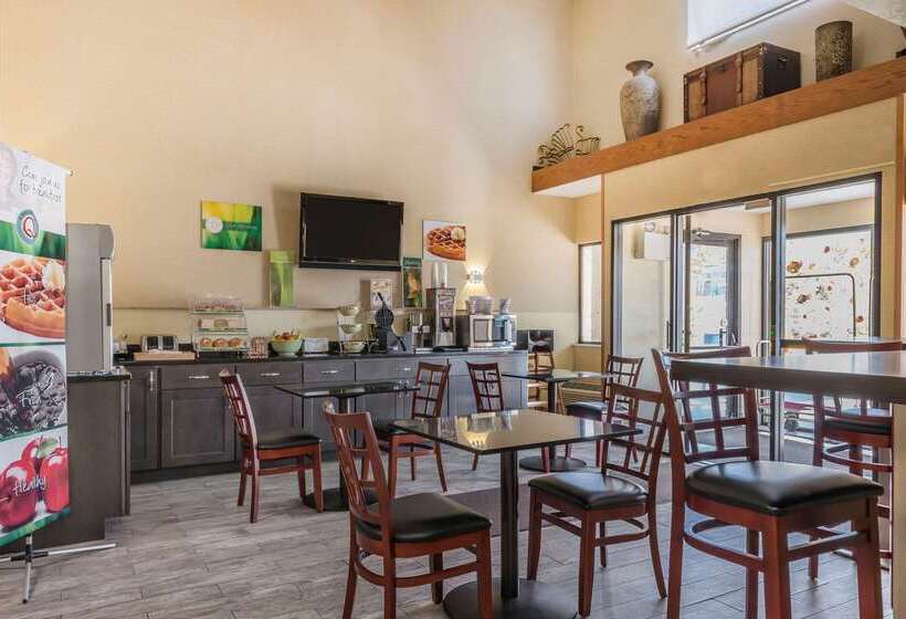 모텔 Quality Inn & Suites