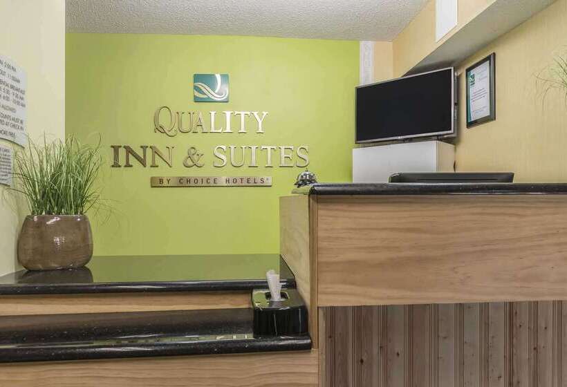 모텔 Quality Inn & Suites