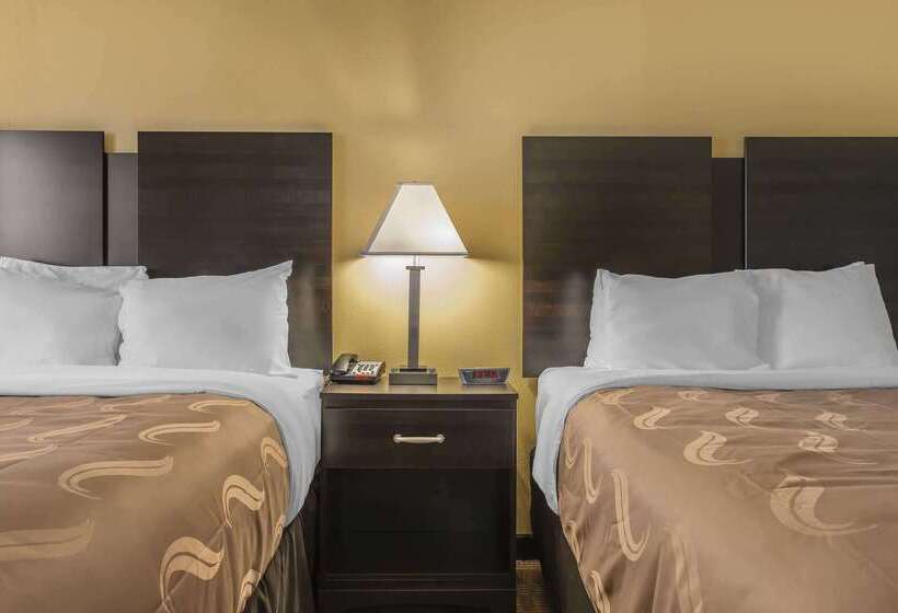 모텔 Quality Inn & Suites