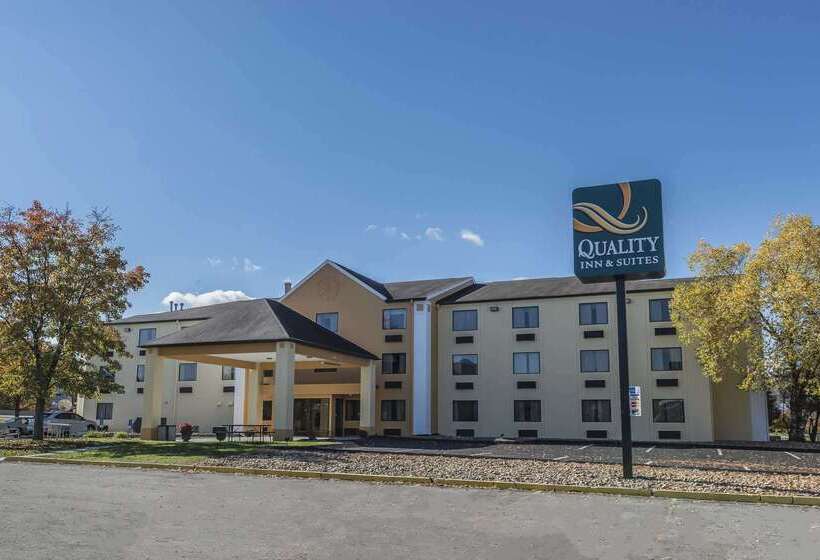 모텔 Quality Inn & Suites