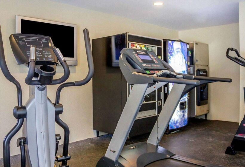 فندق على الطريق Quality Inn Waterbury