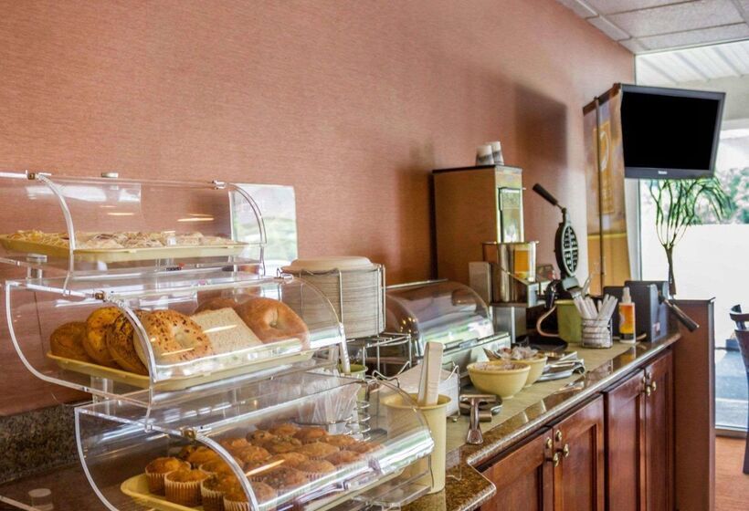 فندق على الطريق Quality Inn Waterbury