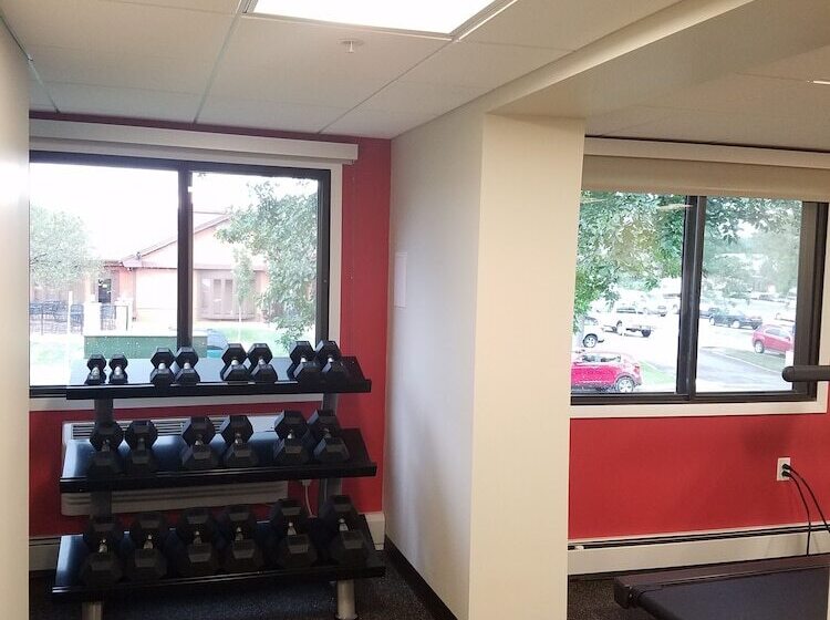 מוטל Ramada By Wyndham Minneapolis Golden Valley