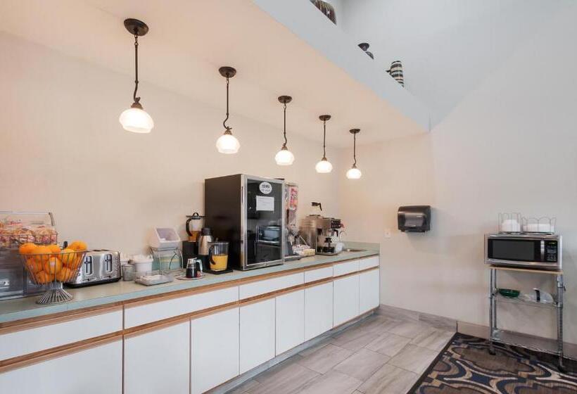 فندق على الطريق Red Carpet Innindian Head