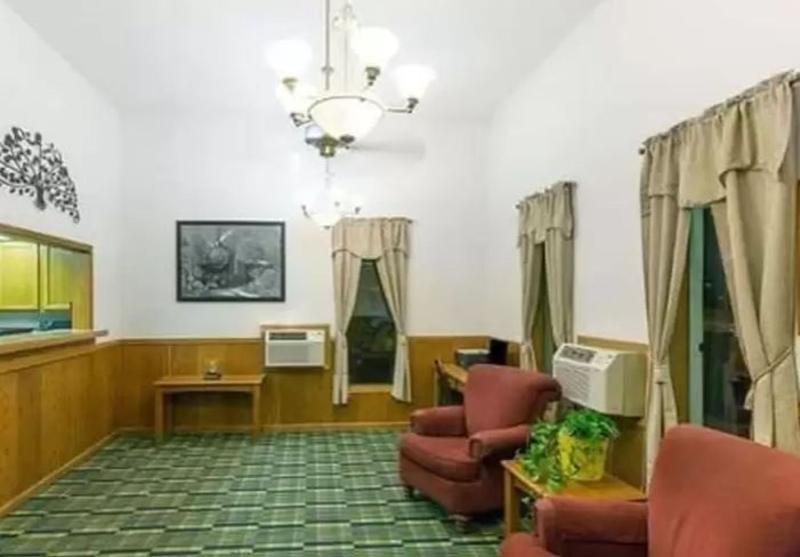 فندق على الطريق Quality Inn