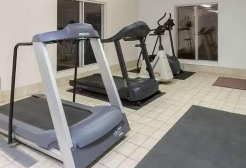 فندق على الطريق Quality Inn