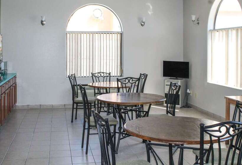 מוטל Rodeway Inn