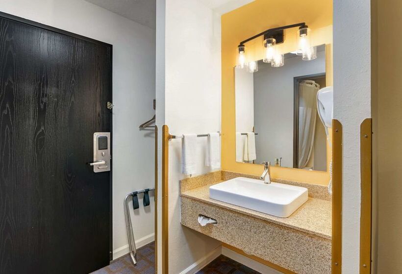 מוטל Rodeway Inn