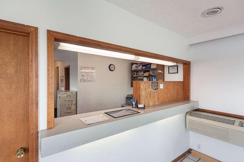 모텔 Rodeway Inn