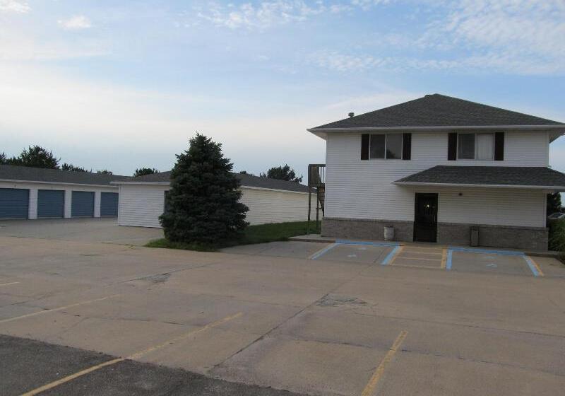 فندق على الطريق Sunset Inn & Suites