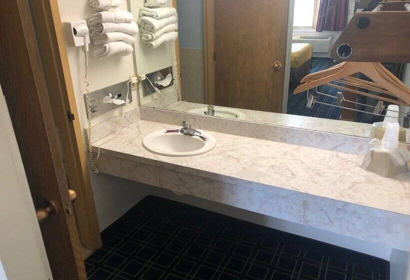 فندق على الطريق Sunset Inn & Suites