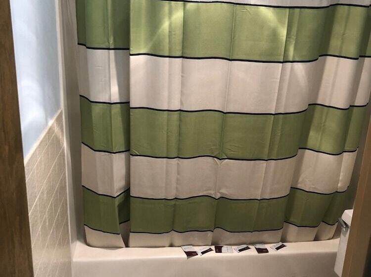 فندق على الطريق Sunset Inn & Suites