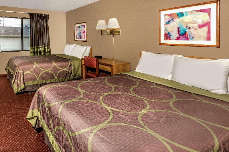 فندق على الطريق Super 8 By Wyndham Airport I90