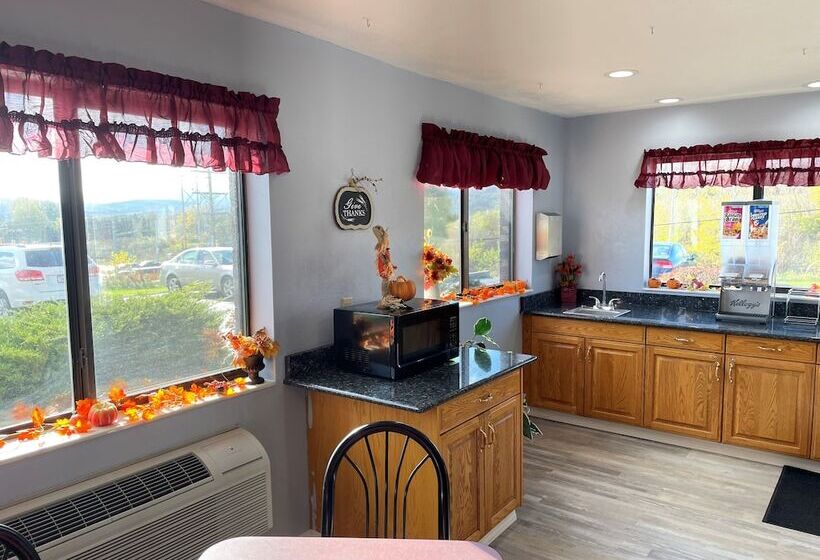 מוטל Super 8 By Wyndham Altoona