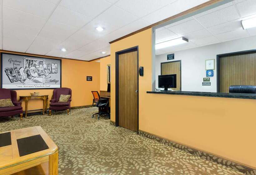 מוטל Super 8 By Wyndham Antigo