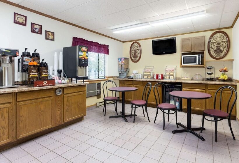 מוטל Super 8 By Wyndham Antigo