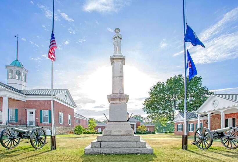 فندق على الطريق Super 8 By Wyndham Appomattox Va