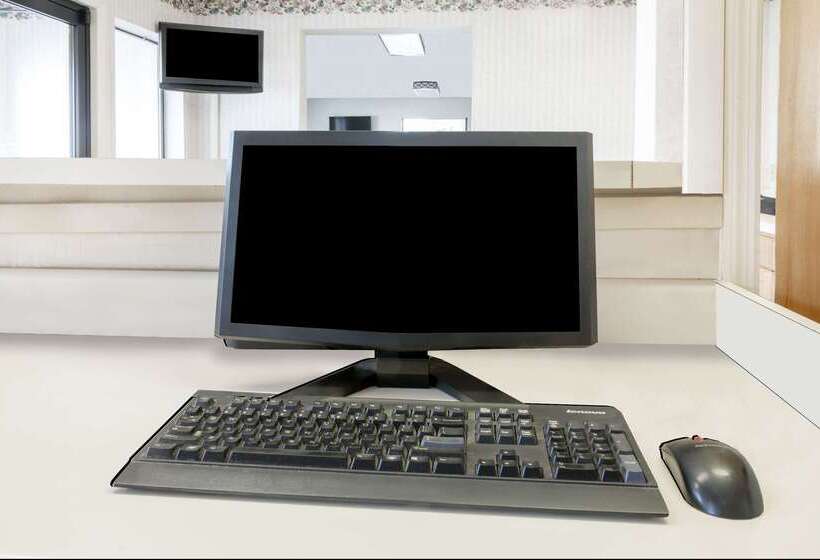 فندق على الطريق Super 8 By Wyndham Ashburn