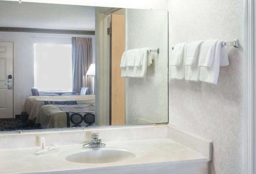 فندق على الطريق Super 8 By Wyndham Ashburn