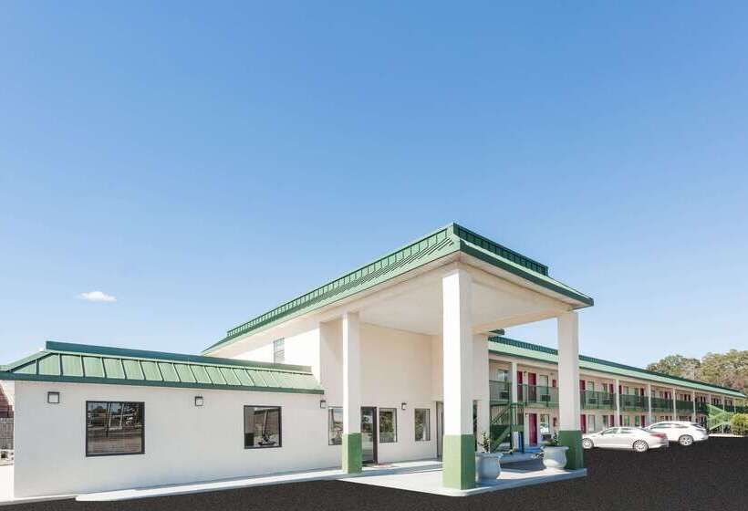 فندق على الطريق Super 8 By Wyndham Ashburn