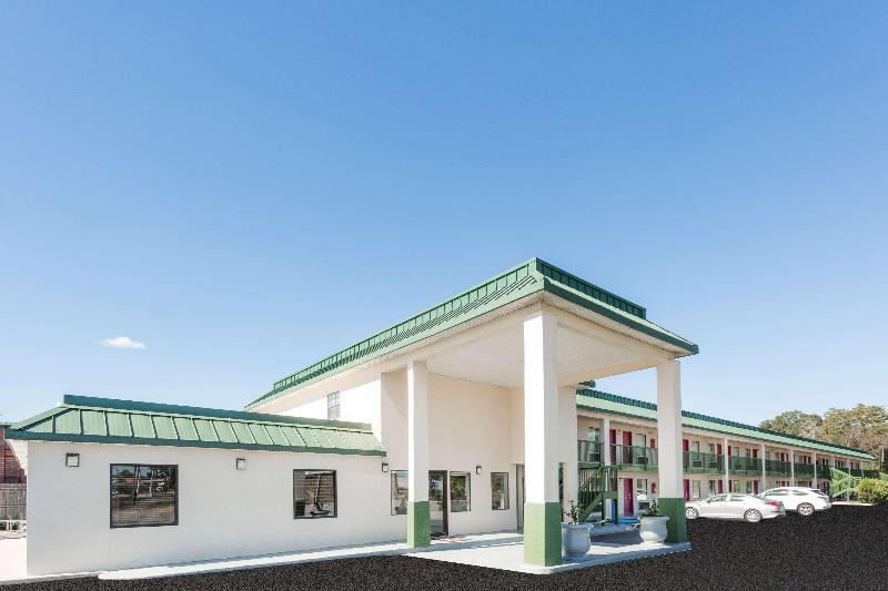 فندق على الطريق Super 8 By Wyndham Ashburn