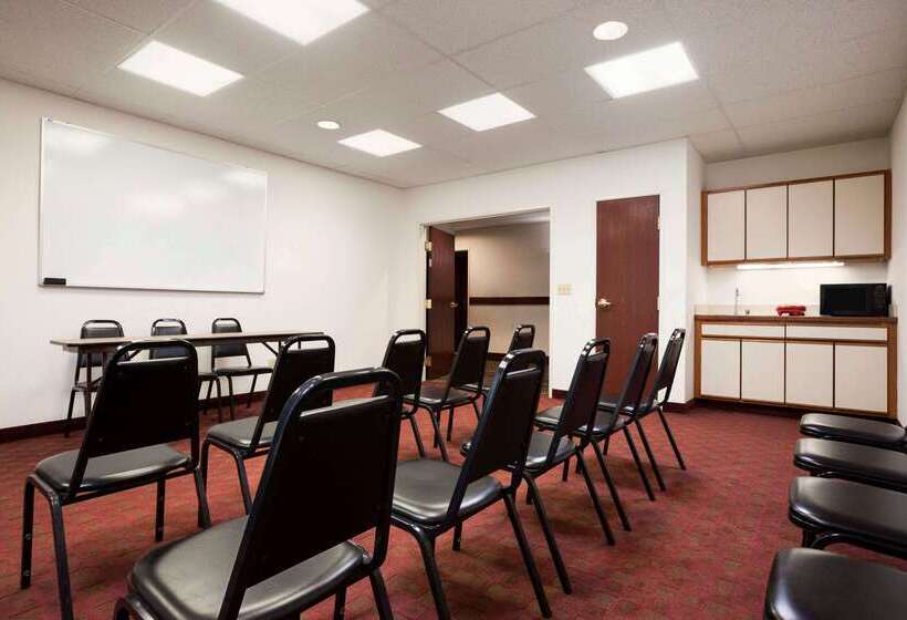 فندق على الطريق Super 8 By Wyndham Aurora/naperville Area