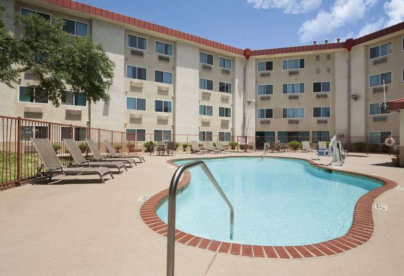 汽车旅馆  Super 8 By Wyndham Austin North/university Area