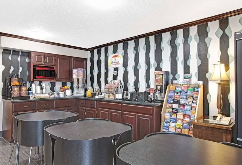 Мотель Super 8 By Wyndham Baltimore/essex Area