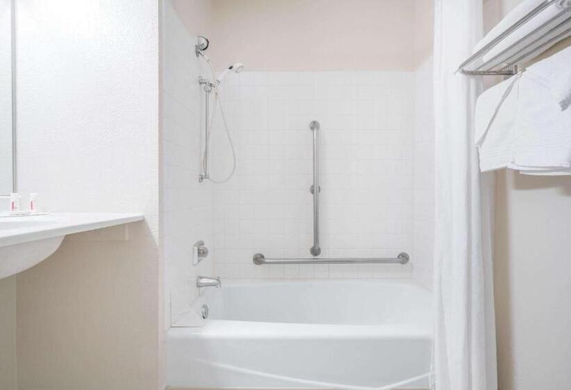 فندق على الطريق Super 8 By Wyndham Baxter/brainerd Area