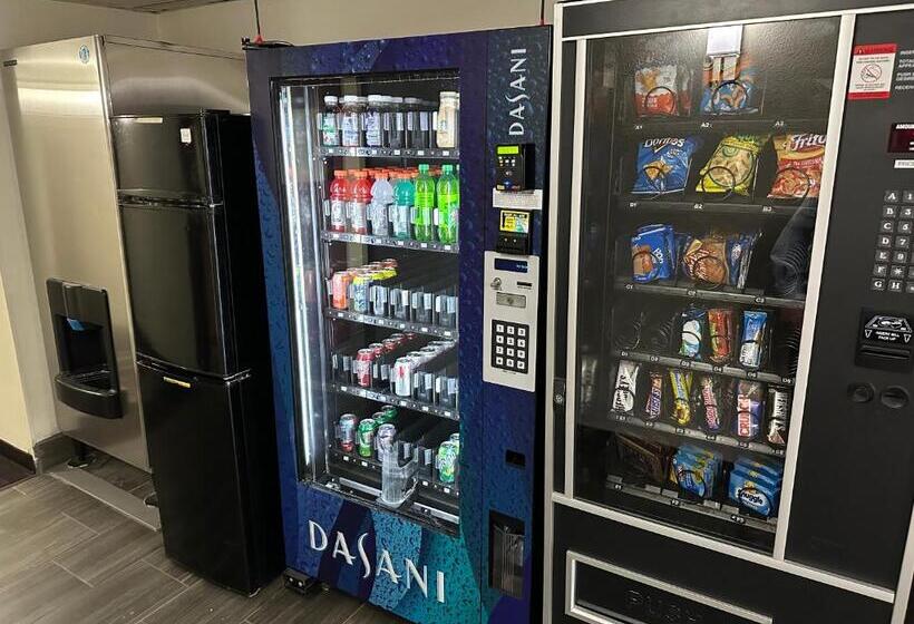 모텔 Red Roof Plus Belleville