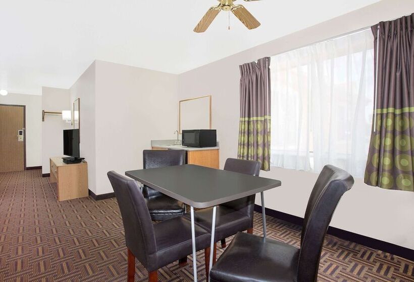 모텔 Super 8 By Wyndham Bloomfield