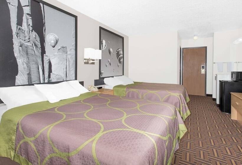 모텔 Super 8 By Wyndham Bloomfield