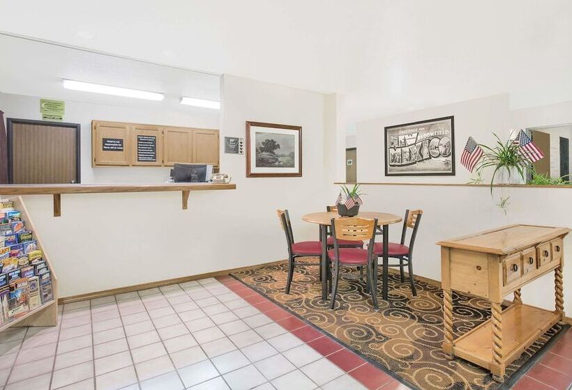 Мотель Super 8 By Wyndham Bloomfield