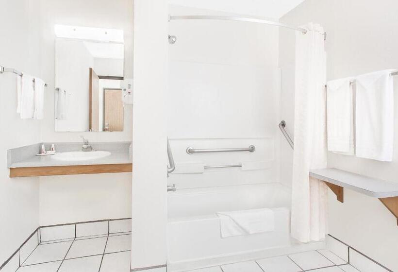 Мотель Super 8 By Wyndham Bloomfield