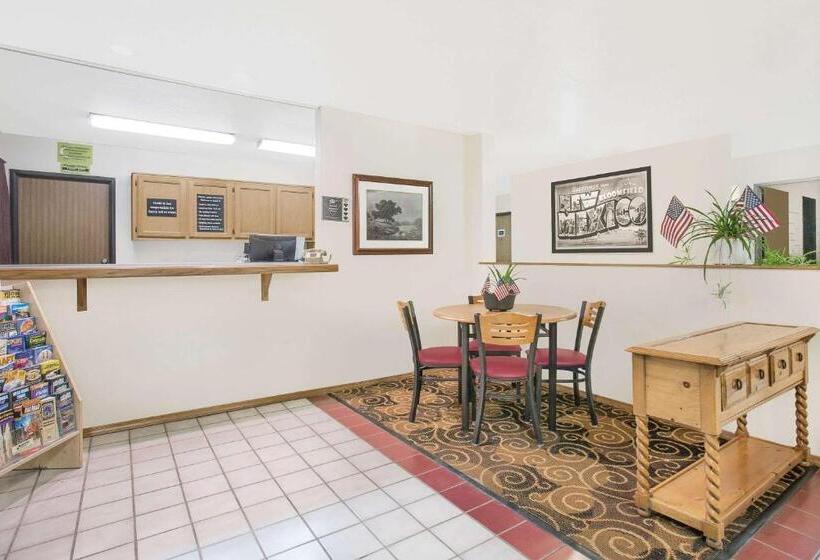 모텔 Super 8 By Wyndham Bloomfield